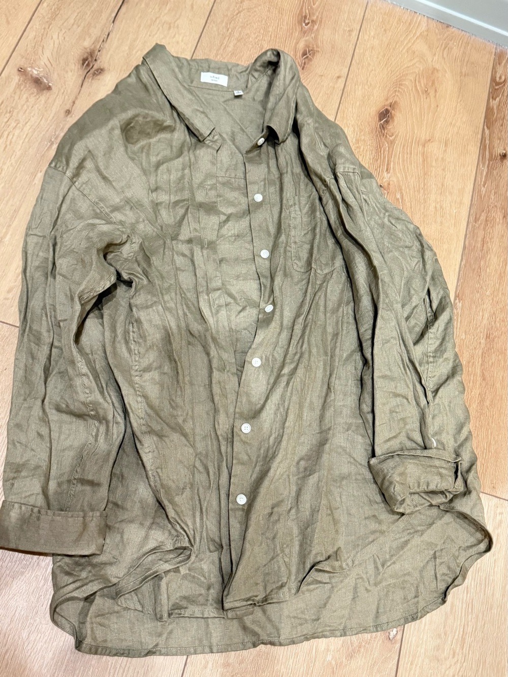 Aritzia shirt size small
